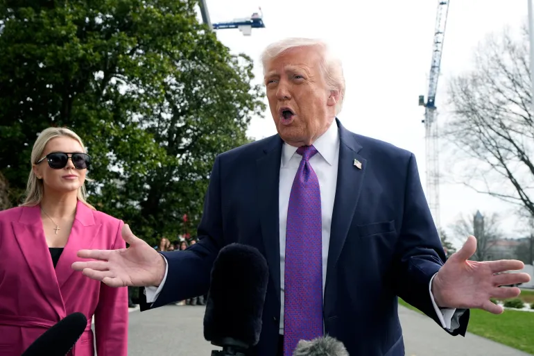 Le président américain Donald Trump et le porte-parole de la Maison Blanche