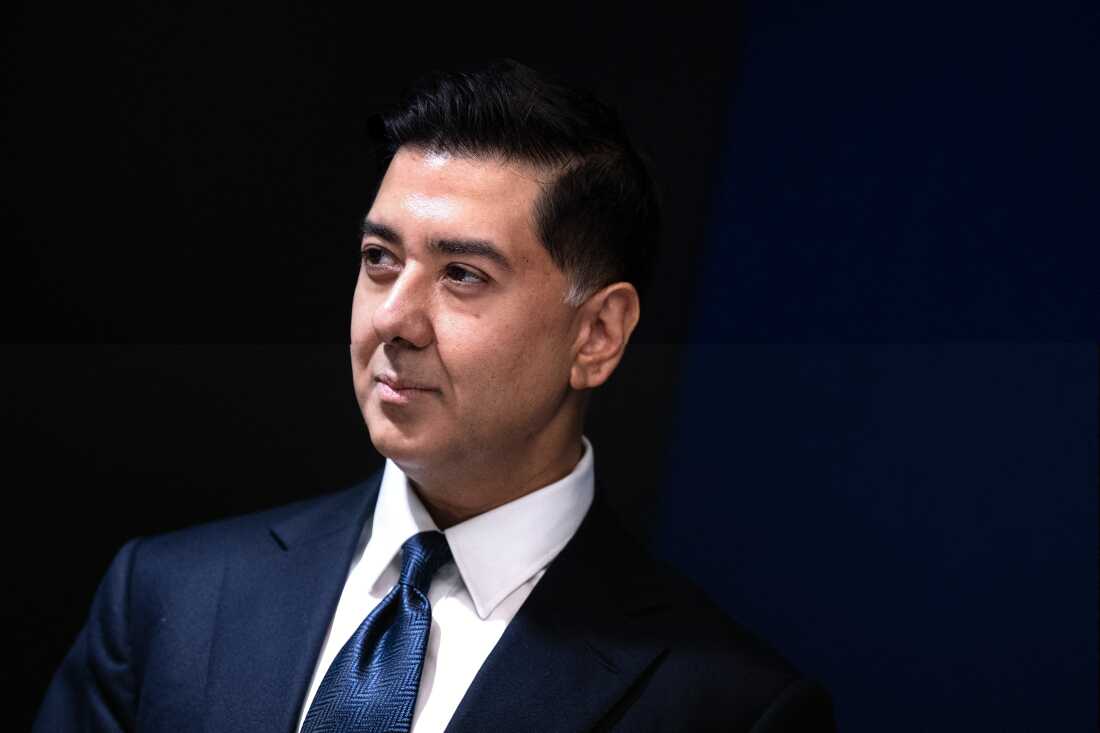 Imran Ahmed, PDG du Center for Countering Digital Hate et résident permanent des États-Unis, conteste les efforts du gouvernement américain visant à l'expulser. Le groupe d'Ahmed s'est attiré la colère des conservateurs et du milliardaire Elon Musk pour ses recherches sur la diffusion de messages extrémistes sur le site de médias sociaux X, dont Musk est propriétaire.