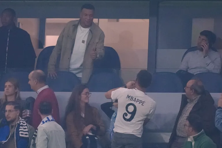 Kylian Mbappé réagit.