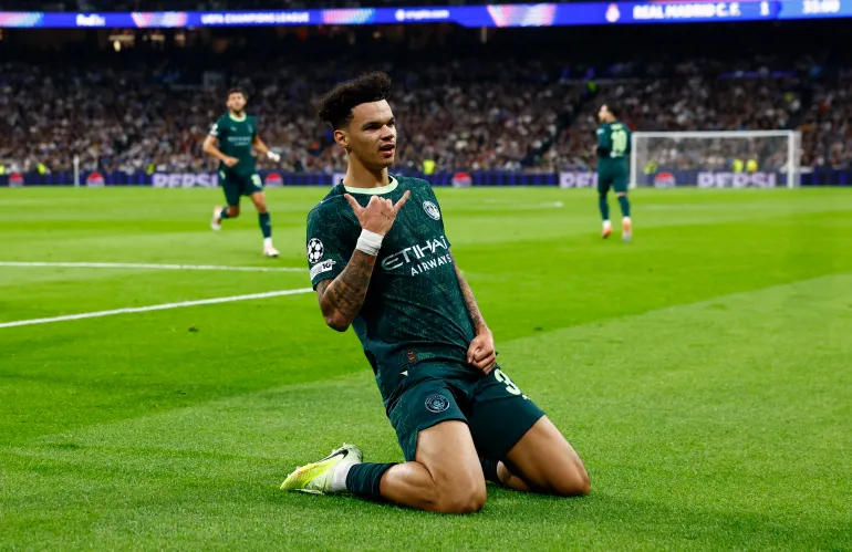 Football football - Ligue des champions de l'UEFA - Real Madrid / Manchester City - Santiago Bernabeu, Madrid, Espagne - 10 décembre 2025 Nico O'Reilly de Manchester City célèbre son premier but REUTERS/Susana Vera