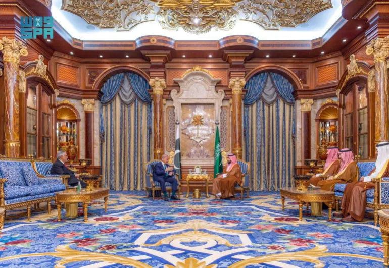 Le prince héritier saoudien Mohammed ben Salmane rencontre le Premier ministre pakistanais Shehbaz Sharif à Djeddah