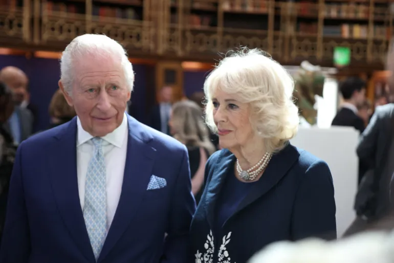 Le roi Charles et la reine Camilla de Grande-Bretagne visitent le British Museum pour voir la conception finale du mémorial de la reine Elizabeth.