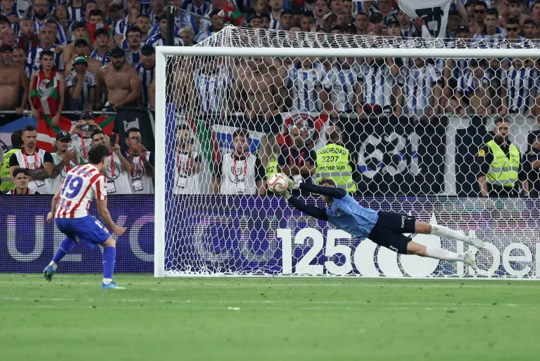 Julian Alvarez en action.