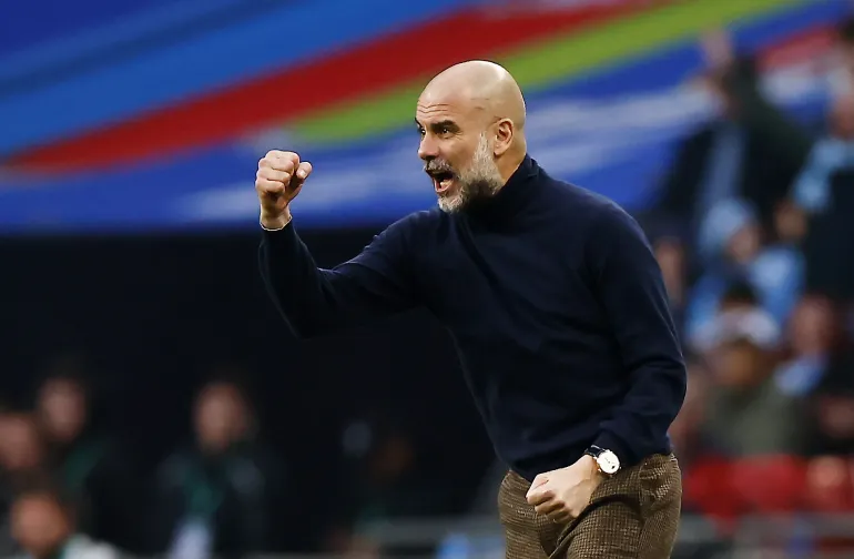 epa12841971 PEP Guardiola, directeur de Manchester City, célèbre après que son équipe ait marqué le but d'ouverture lors du match final de la coupe Carabao entre Arsenal FC et Manchester City FC, à Londres, en Grande-Bretagne, le 22 mars 2026. EPA/TOLGA AKMEN USAGE ÉDITORIAL UNIQUEMENT. Aucune utilisation avec de l'audio, de la vidéo, des données, des listes de matches, des logos de club/ligue, des services « en direct » ou des NFT non autorisés. Utilisation en match en ligne limitée à 120 images, pas d'émulation vidéo. Aucune utilisation dans les paris, les jeux ou les publications d’un seul club/ligue/joueur.
