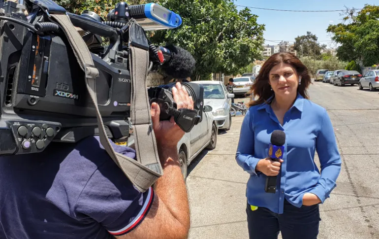 Shireen Abu Akleh, journaliste chevronnée d'Al Jazeera TV, en reportage depuis Jérusalem le 22 mai 2021