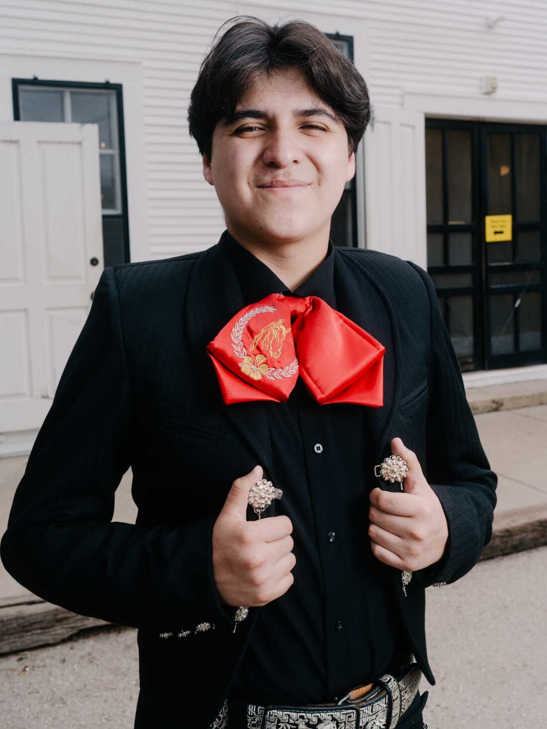 Antonio Gámez-Cuéllar au Gruene Hall avant de se produire avec ses frères et son père en première partie du concert de Kacey Musgraves à New Braunfels, Texas.
