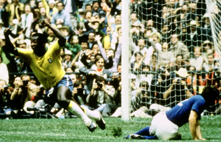 Pelé célèbre un but