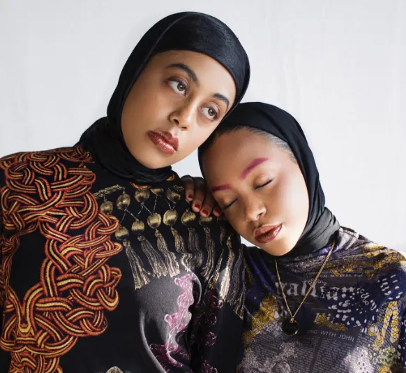 Junaynah et Zeyaanah El Guthmy, sœurs yéménites-kényanes et modestes créatrices de contenu de mode