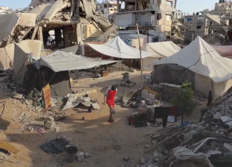 Le rêve de football d'un adolescent de Gaza après avoir perdu sa famille [Screengrab/Al Jazeera]