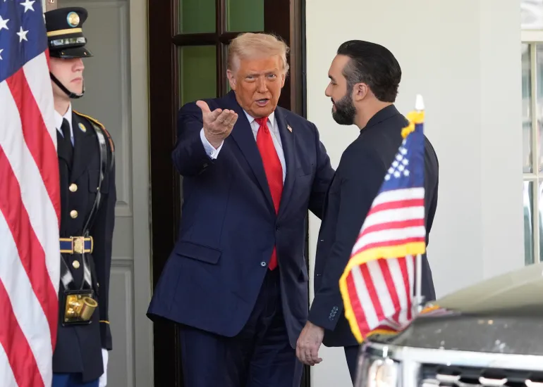 Donald Trump meets Nayib Bukele at the White House in 2025, reflecting Washington’s support for his hardline approach to security.