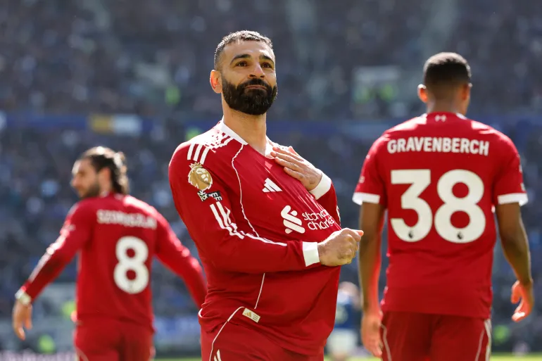 Football football - Premier League - Everton v Liverpool - Hill Dickinson Stadium, Liverpool, Grande-Bretagne - 19 avril 2026 Mohamed Salah de Liverpool célèbre son premier but action Images via Reuters/Jason Cairnduff À USAGE ÉDITORIAL EXCLUSIF. AUCUNE UTILISATION AVEC DES AUDIO, VIDÉO, DONNÉES, LISTES DE LUMINAIRES, LOGOS DE CLUB/LIGUE OU SERVICES « EN DIRECT » NON AUTORISÉS. UTILISATION EN LIGNE EN MATCH LIMITÉ À 120 IMAGES, PAS D'ÉMULATION VIDÉO. AUCUNE UTILISATION DANS LES PARIS, LES JEUX OU LES PUBLICATIONS D'UN SEUL CLUB/LIGUE/JOUEUR. VEUILLEZ CONTACTER VOTRE REPRÉSENTANT DE COMPTE POUR PLUS DE DÉTAILS.