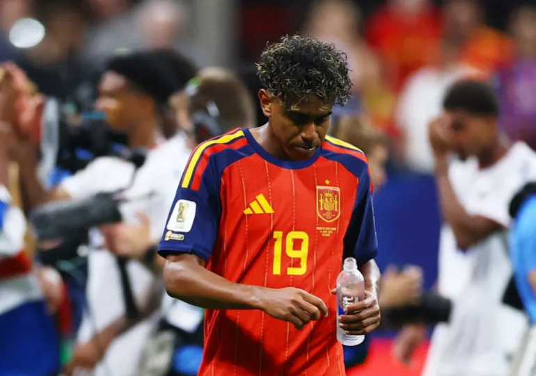 Lamine Yamal d'Espagne semble abattu après le match