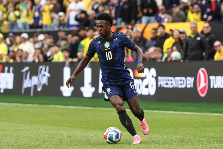 26 mars 2026 ; Foxborough, Massachusetts, États-Unis ; Le Brésil avance Vinicius Junior (10) contre la France au stade Gillette. Crédit obligatoire : Winslow Townson-Imagn Images