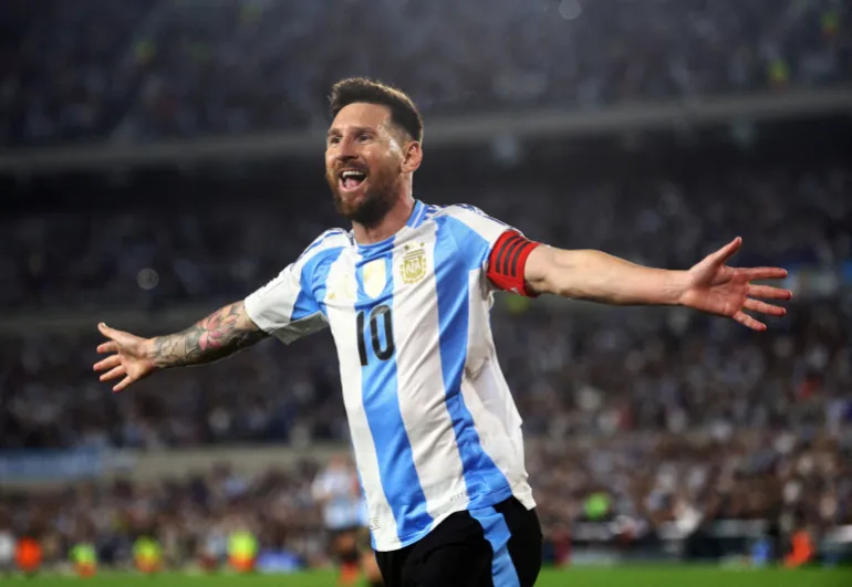 PHOTO DE DOSSIER : Football Football – Coupe du monde – Éliminatoires sud-américains – Argentine contre Bolivie – Estadio Mas Monumental, Buenos Aires, Argentine – 15 octobre 2024 L'Argentin Lionel Messi célèbre son premier but REUTERS/Matias Baglietto/File Photo