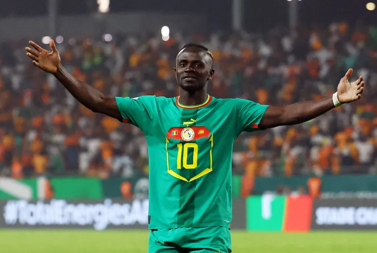 PHOTO DE DOSSIER : Football Football – Coupe d'Afrique des Nations – huitièmes de finale – Sénégal contre Côte d'Ivoire – Stade Charles Konan Banny, Yamoussoukro, Côte d'Ivoire – 29 janvier 2024 Le Sénégalais Sadio Mané célèbre après avoir marqué un penalty lors de la fusillade REUTERS/Siphiwe Sibeko/File Photo