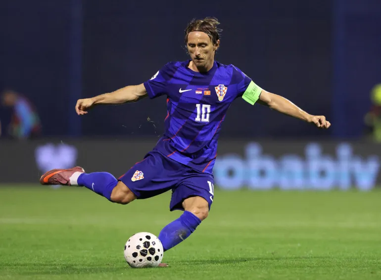 PHOTO DE DOSSIER : Football Football – Coupe du monde – Éliminatoires de l'UEFA – Groupe L – Croatie contre Monténégro – Stadion Maksimir, Zagreb, Croatie – 8 septembre 2025 Le Croate Luka Modric en action REUTERS/Antonio Tronic/File Photo