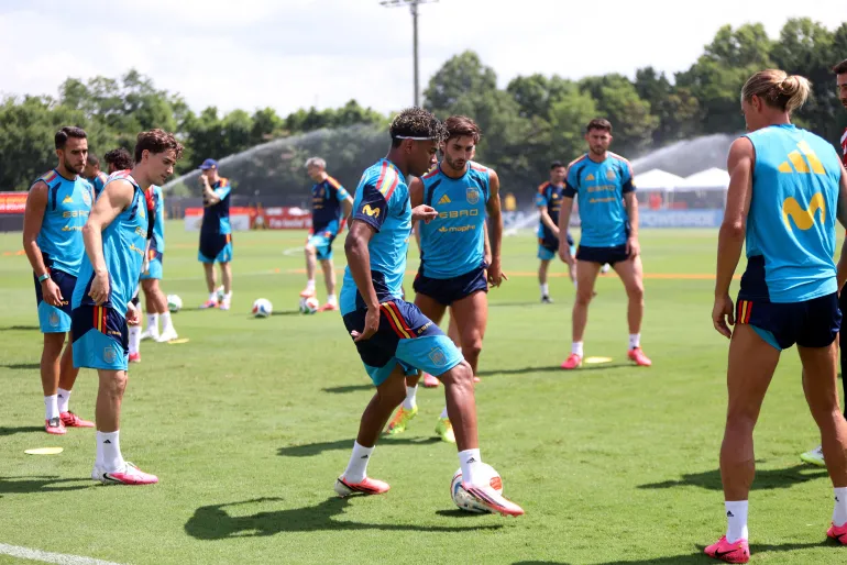 Football football - coupe du monde de la FIFA 2026 - entraînement en Espagne - Baylor School, Chattanooga, Tennessee, États-Unis - 11 juin 2026 Lamine Yamal, Ferran Torres et Gavi en Espagne pendant l'entraînement IMAGNENT DES IMAGES via Reuters/Brett Davis