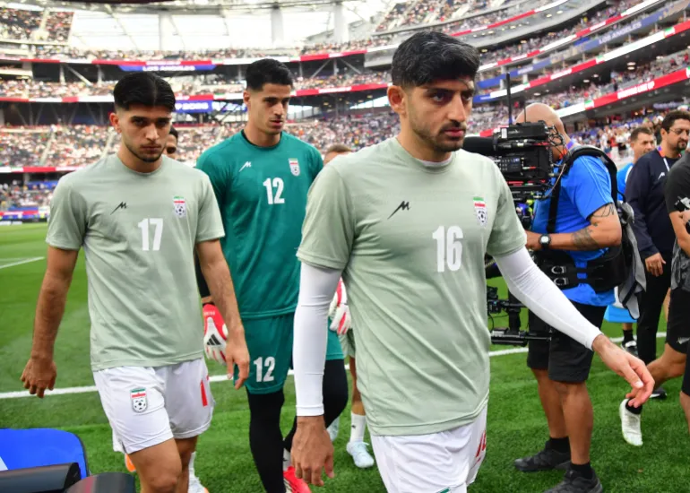 Football football - coupe du monde de la FIFA 2026 - Groupe G - Iran / Nouvelle-Zélande - Los Angeles Stadium, Inglewood, Californie, États-Unis - 15 juin 2026 Mehdi Torabi, Arya Yousefi et Payam Niazmand en Iran pendant l'échauffement avant le match IMAGNEZ DES IMAGES via Reuters/Gary Vasquez