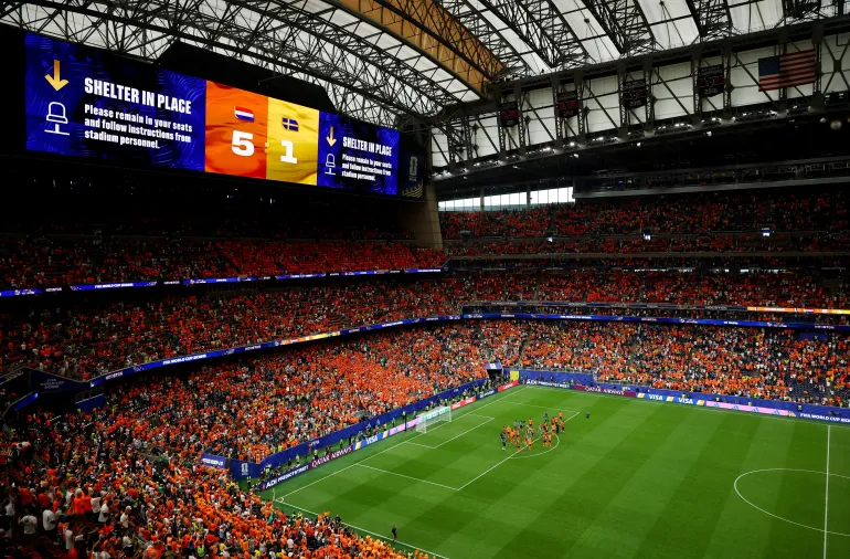 Football football - coupe du monde de la FIFA 2026 - Groupe F - pays-Bas / Suède - Houston Stadium, Houston, Texas, États-Unis - 20 juin 2026 la vue générale comme un grand écran à l'intérieur du stade affiche le score final après le match REUTERS/Pedro Nunes IMAGES TPX DU JOUR