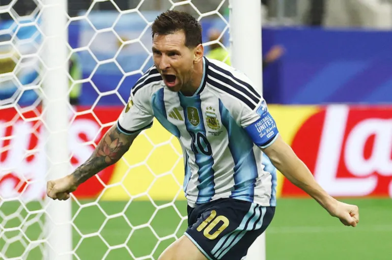 Football football - coupe du monde de la FIFA 2026 - Groupe J - Argentine / Autriche - Dallas Stadium, Arlington, Texas, États-Unis - 22 juin 2026 Lionel Messi, de l'Argentine, célèbre son deuxième but REUTERS/Kai Pfaffenbach