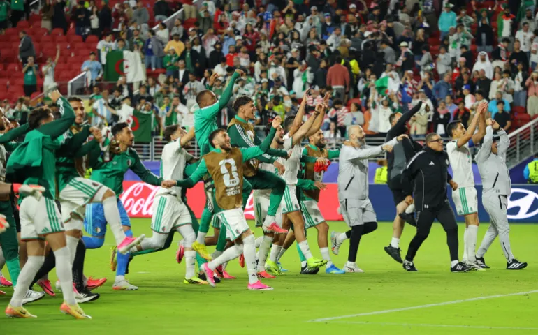 Football football - coupe du monde de la FIFA 2026 - Groupe J - Jordanie / Algérie - San Francisco Bay Area Stadium, Santa Clara, Californie, États-Unis - 22 juin 2026 les joueurs algériens célèbrent après le match REUTERS/Carlos Barria