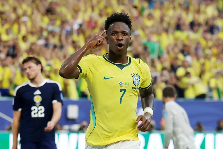 Le Brésilien Vinicius Junior célèbre son deuxième but