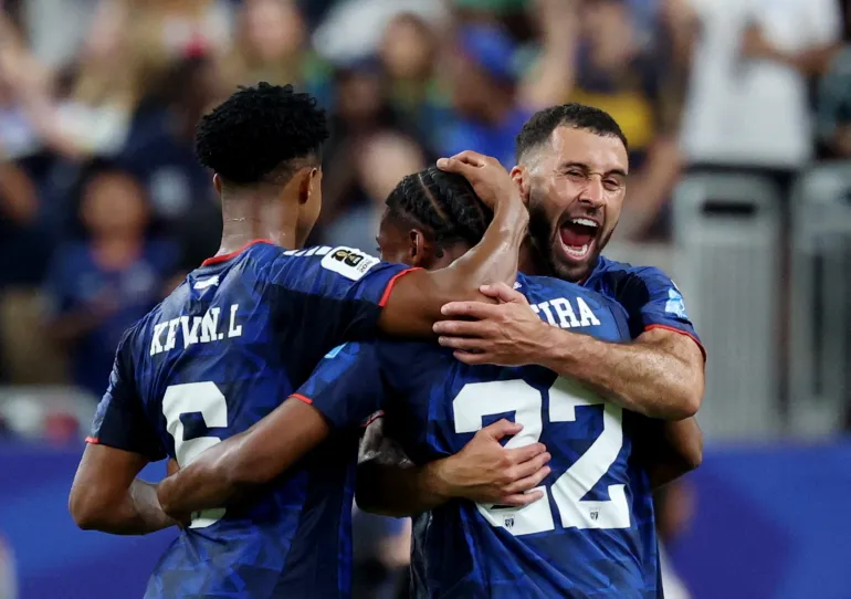 Football football - coupe du monde de la FIFA 2026 - Groupe H - Cap-Vert / Arabie Saoudite - Houston Stadium, Houston, Texas, États-Unis - 26 juin 2026 les joueurs du Cap-Vert célèbrent après le match alors qu'ils se qualifient pour les phases éliminatoires de la coupe du monde IMAGN IMAGES via Reuters/Troy Taormina