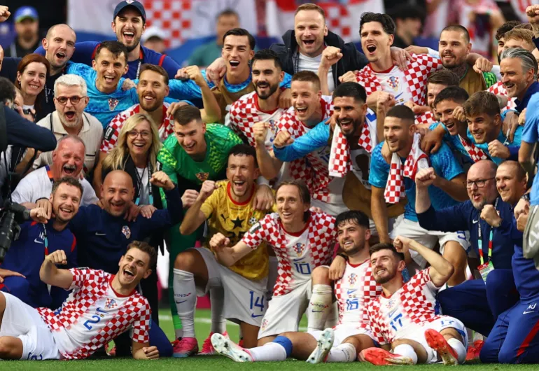 Football football - coupe du monde de la FIFA 2026 - Groupe L - Croatie / Ghana - Philadelphia Stadium, Philadelphie, Pennsylvanie, États-Unis - 27 juin 2026 les joueurs croates célèbrent après le match alors qu'ils se qualifient pour les phases à élimination directe de la coupe du monde REUTERS/Peter Cziborra