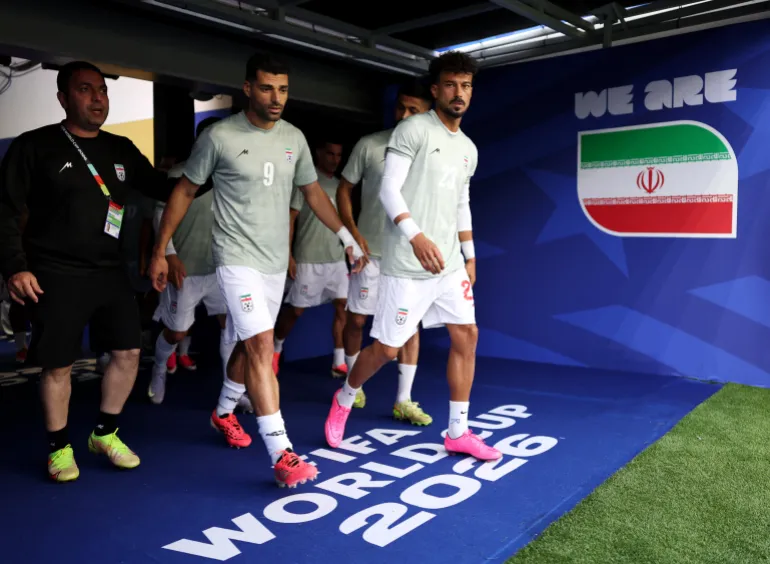 LOS ANGELES, CALIFORNIE - 15 JUIN : Mehdi Taremi #9 et les joueurs de l'IR Iran sortent du tunnel pour l'échauffement avant le match du groupe G de la coupe du monde de la FIFA 2026 entre l'IR Iran et la Nouvelle-Zélande au stade de Los Angeles le 15 juin 2026 à Los Angeles, Californie. Richard Heathcote/Getty Images/AFP (Photo de Richard HEATHCOTE / GETTY IMAGES NORTH AMERICA / Getty Images via AFP)