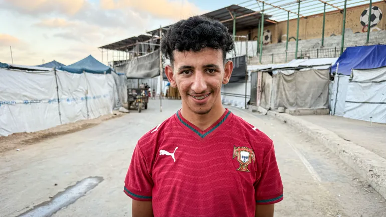 Yousef Al-Nuaizi dit qu'il a perdu sa passion pour le suivi des matches de la Coupe du monde en raison des conditions difficiles qui l'entourent. [Abdelhakim Abu Riash/ Al Jazeera]