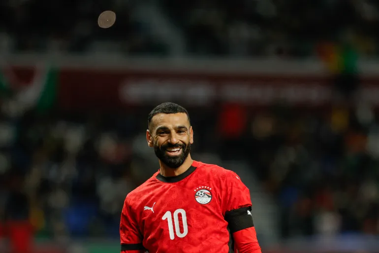 L'attaquant égyptien n°10 Mohamed Salah réagit lors de la demi-finale de football de la Coupe d'Afrique des Nations (CAN) entre le Sénégal et l'Égypte au Grand Stade de Tanger, le 14 janvier 2026.