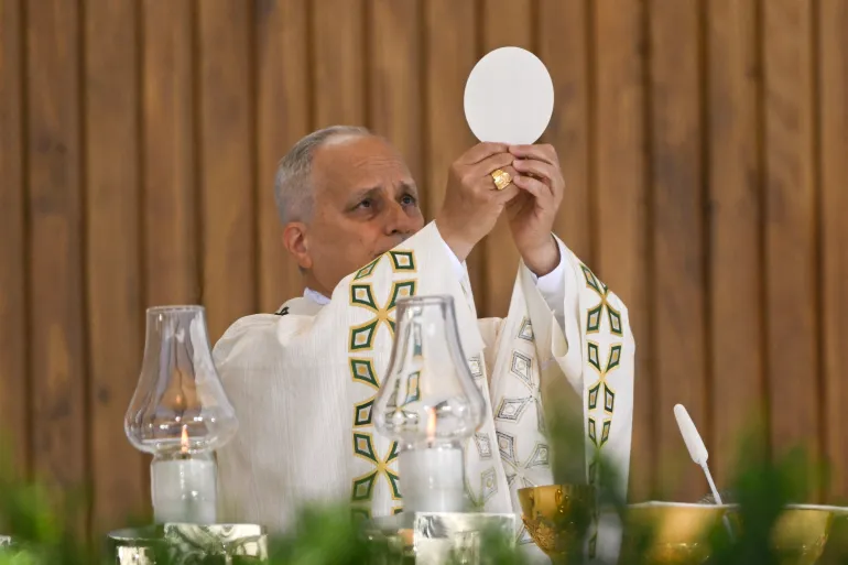 Le pape Léon XIV préside la messe sur la place de Cibeles à Madrid