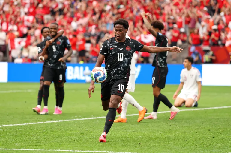 VANCOUVER, COLOMBIE-BRITANNIQUE - 18 JUIN : Jonathan David #10 du Canada célèbre le deuxième but de son équipe lors du match du groupe B de la Coupe du Monde de la FIFA 2026 entre le Canada et le Qatar au BC Place Vancouver le 18 juin 2026 à Vancouver, Colombie-Britannique. Fran Santiago/Getty Images/AFP (Photo de Fran Santiago / GETTY IMAGES AMÉRIQUE DU NORD / Getty Images via AFP)
