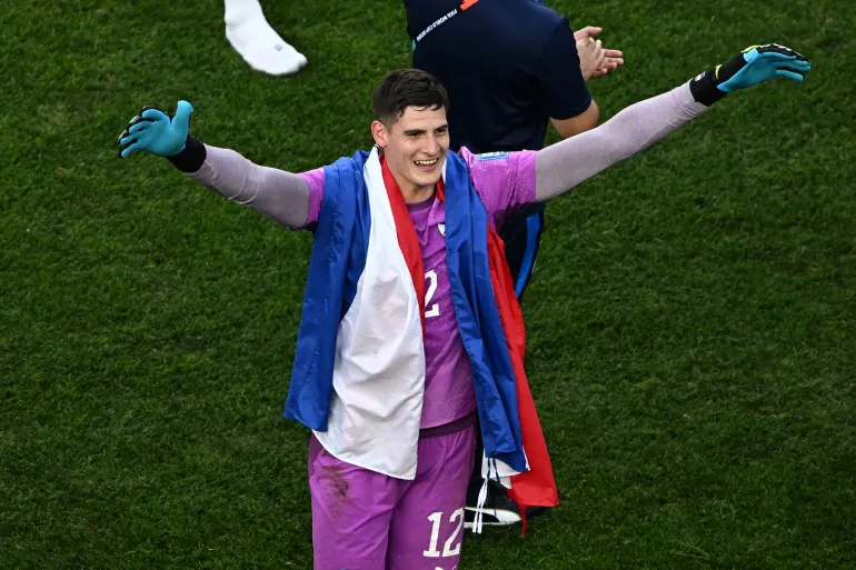 Le gardien n°12 du Paraguay, Orlando Gill, célèbre après avoir remporté les tirs au but lors des seizièmes de finale de la Coupe du monde 2026 entre l'Allemagne et le Paraguay au stade de Boston à Foxborough, le 29 juin 2026.