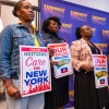 Les travailleurs de la santé se rassemblent au siège d'un syndicat à Manhattan pour montrer leur soutien aux communautés haïtienne et syrienne après que la Cour suprême des États-Unis a statué que l'administration Trump pourrait mettre fin au statut de protection temporaire pour potentiellement des millions de ressortissants étrangers originaires de pays en proie à des conflits et à des violences. Cette décision signifie que plus de 330 000 Haïtiens et Syriens pourraient perdre leur permis de travail et leur capacité à rester dans le pays.