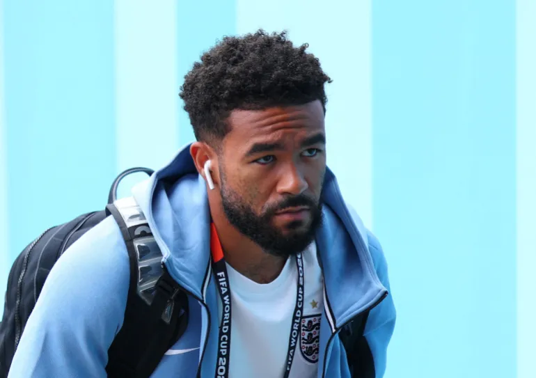Le Reece James d'Angleterre arrive au stade avant le match