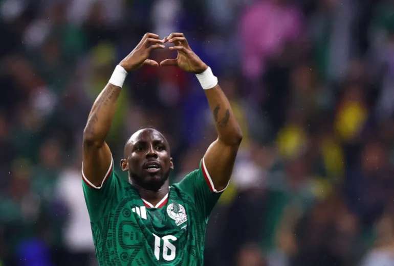 Football football - coupe du monde de la FIFA 2026 - Round de 32 - Mexique / Équateur - Estadio Azteca, Mexico, Mexique - 30 juin 2026 Julian Quinones, du Mexique, célèbre son premier but REUTERS/Raquel Cunha IMAGES TPX DU JOUR