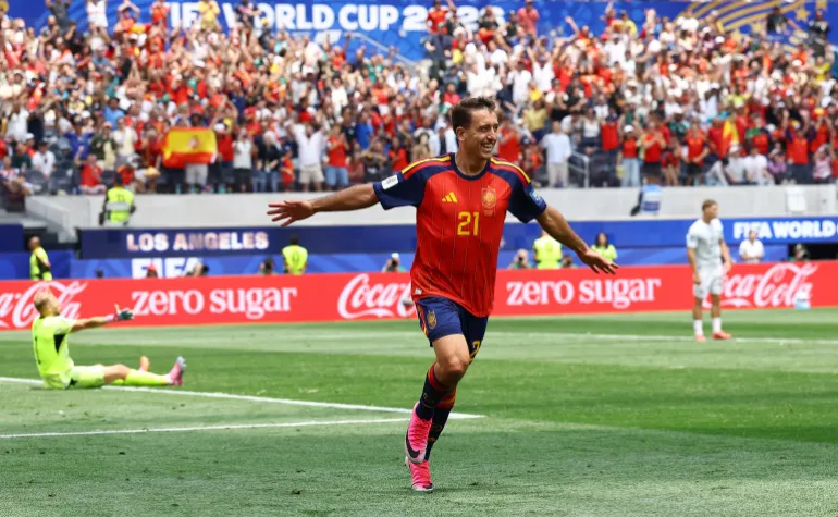 Mikel Oyarzabal réagit.
