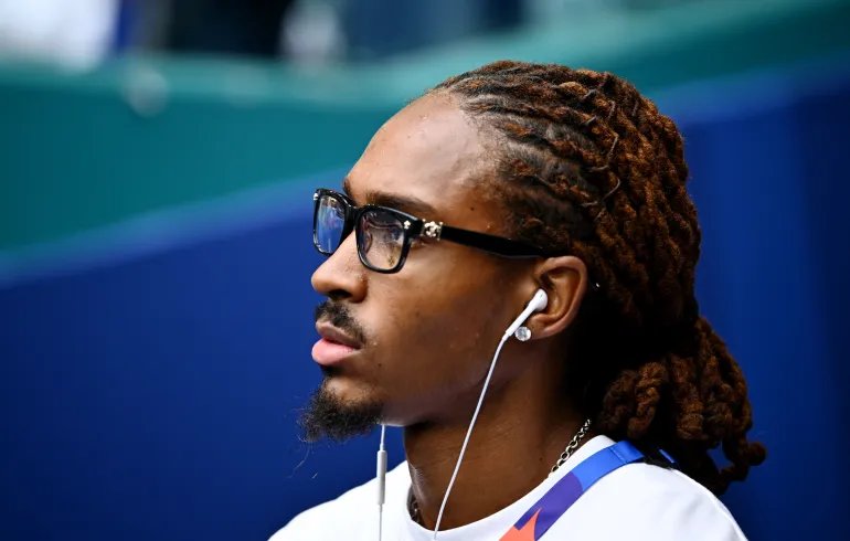 Football football - coupe du monde de la FIFA 2026 - quart de finale - Norvège / Angleterre - Miami Stadium, Miami Gardens, Floride, États-Unis - 11 juillet 2026 Djed Spence, de l'Angleterre, lors d'un tour de terrain avant le match REUTERS/Dylan Martinez