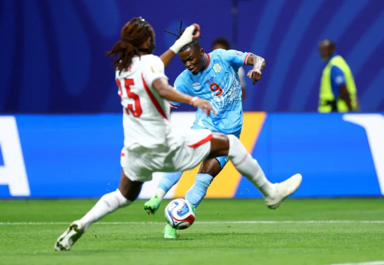 Football football - coupe du monde de la FIFA 2026 - Round de 32 - Angleterre contre RD Congo - Atlanta Stadium, Atlanta, Géorgie, États-Unis - 1er juillet 2026 Brian Cipenga, de la RD Congo, marque son premier but REUTERS/Claudia Greco IMAGES TPX DU JOUR