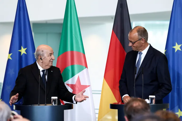 Le président algérien Abdelmadjid Tebboune s'exprime lors d'une conférence de presse conjointe avec le chancelier allemand Friedrich Merz, à la Chancellerie de Berlin, en Allemagne, le 16 juillet 2026. REUTERS/Nadja Wohlleben