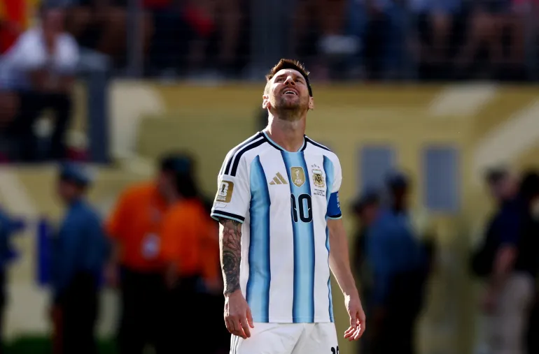 Football football - coupe du monde de la FIFA 2026 - finale - Espagne / Argentine - New York/New Jersey Stadium, East Rutherford, New Jersey, États-Unis - 19 juillet 2026 Lionel Messi, de l'Argentine, semble abattu après le match REUTERS/Lee Smith